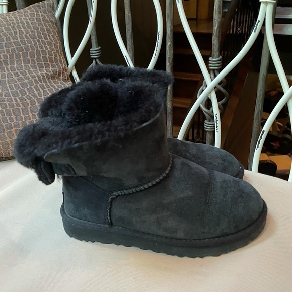 UGG Arielle Bailey Fur Bow Black Boots Size 6 - Picture 6 of 9